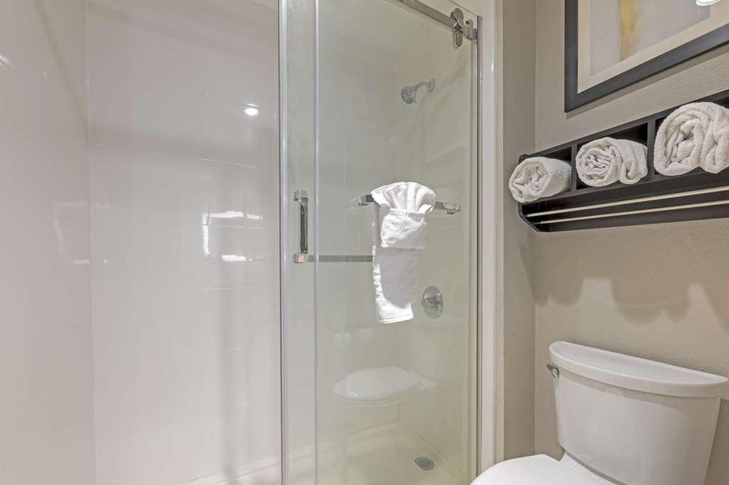 Best Western Plus Lafayette Hotel University Area Room photo